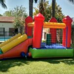 Castillo inflable con tobogán y turbina. juegoslaplata tel. 2216087111